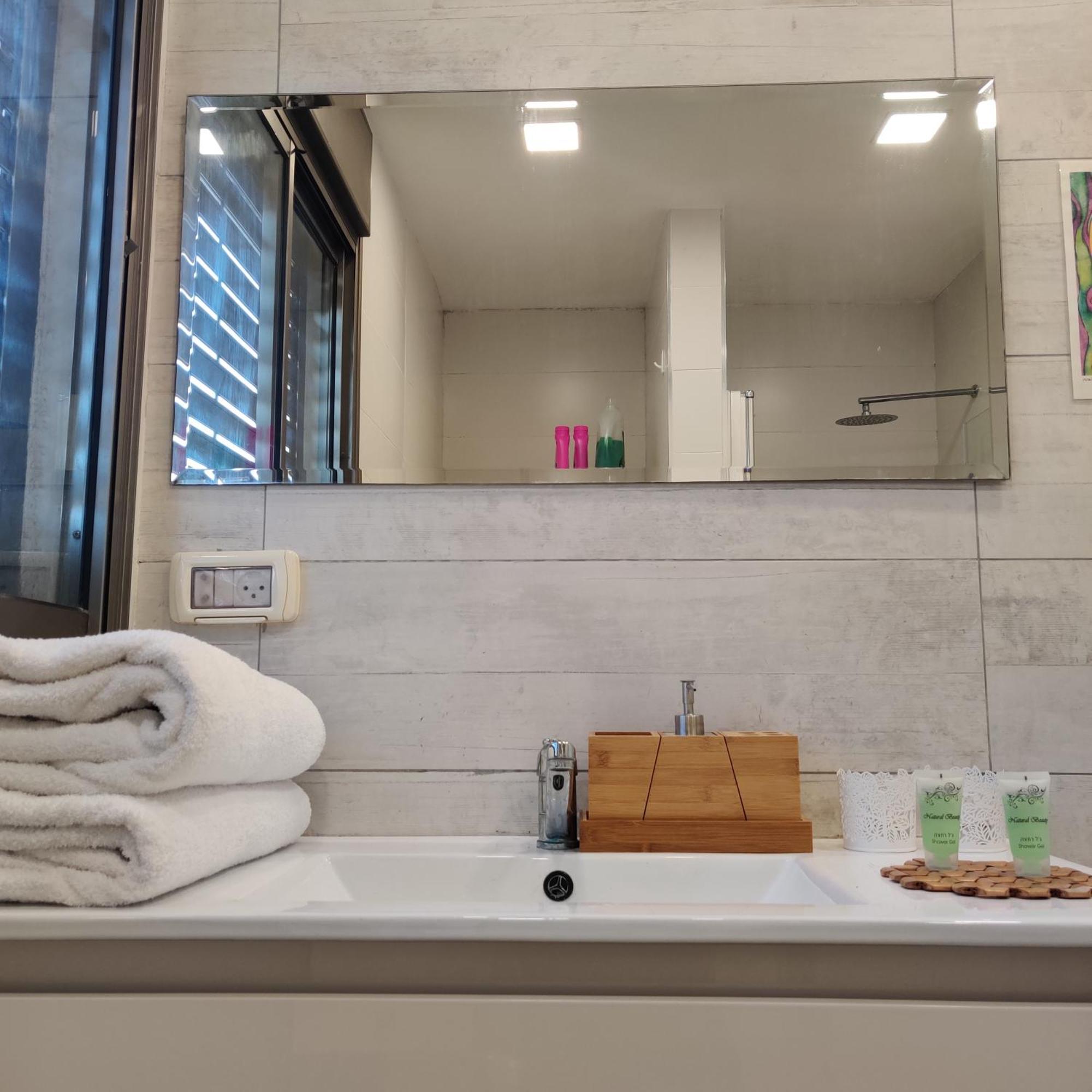 Urbanica Carmel- Apartments Χάιφα Δωμάτιο φωτογραφία